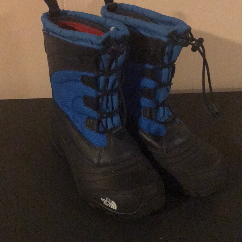 Snow boots
